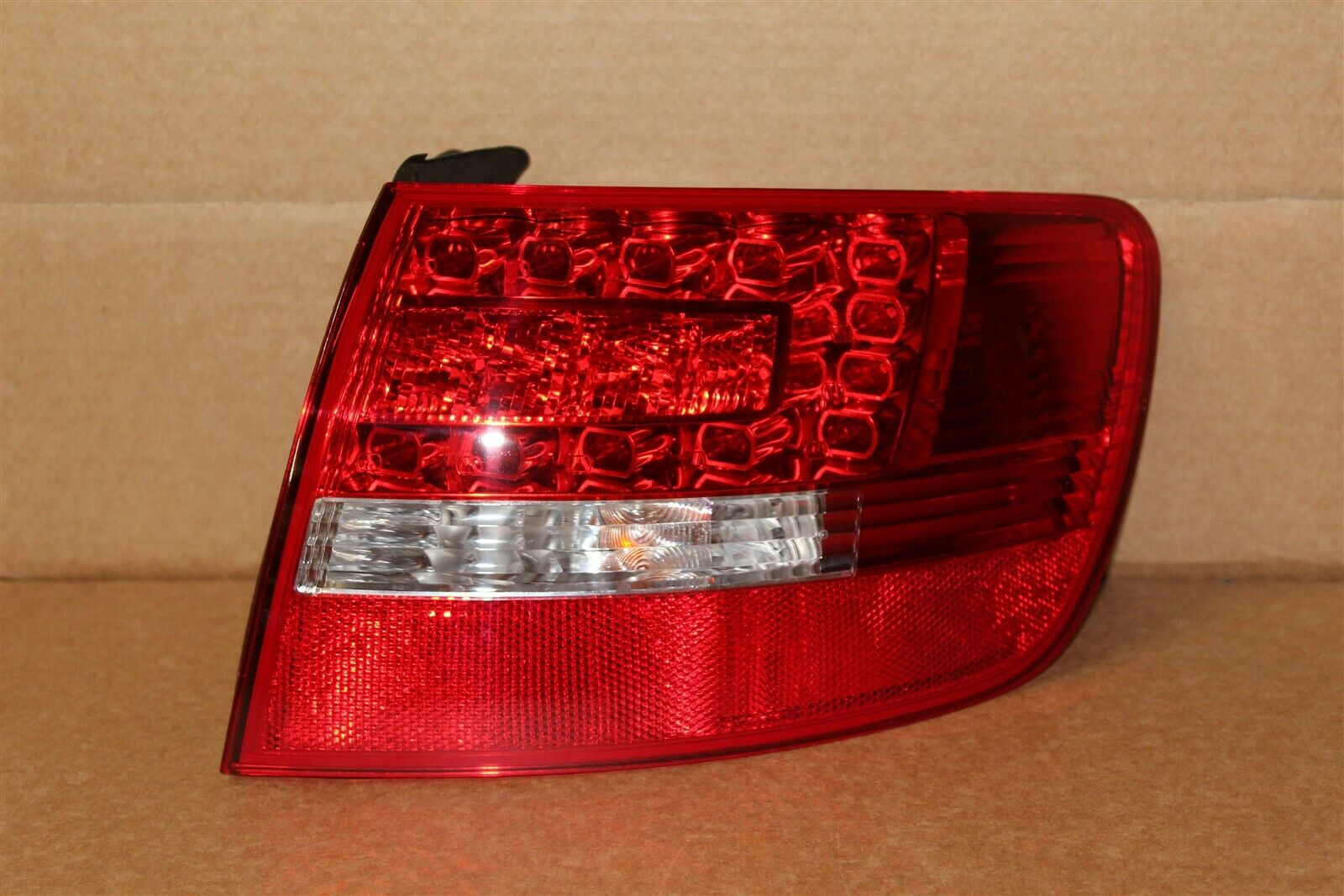 ARKA SAĞ DIŞ STOP LAMBASI LED AUDI A6 AVANT 2008-2011 (VALEO)