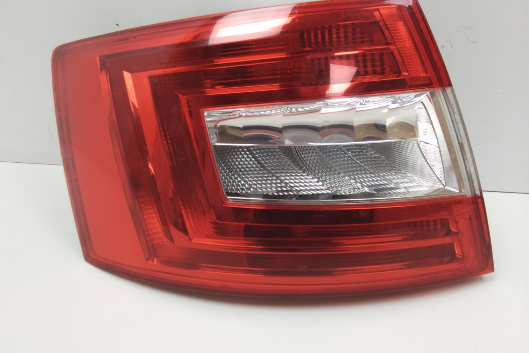 ARKA SOL STOP LAMBASI SKODA OCTAVIA 2013-2017 ( HELLA ORJINAL )