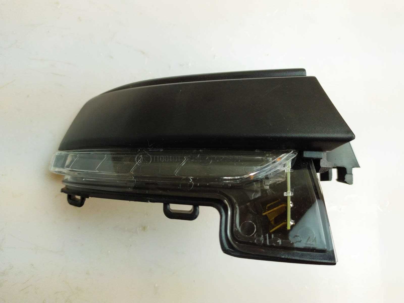 SAĞ DIŞ DİKİZ AYNA SİNYALİ SKODA OCTAVİA 2013-2018 ARASI