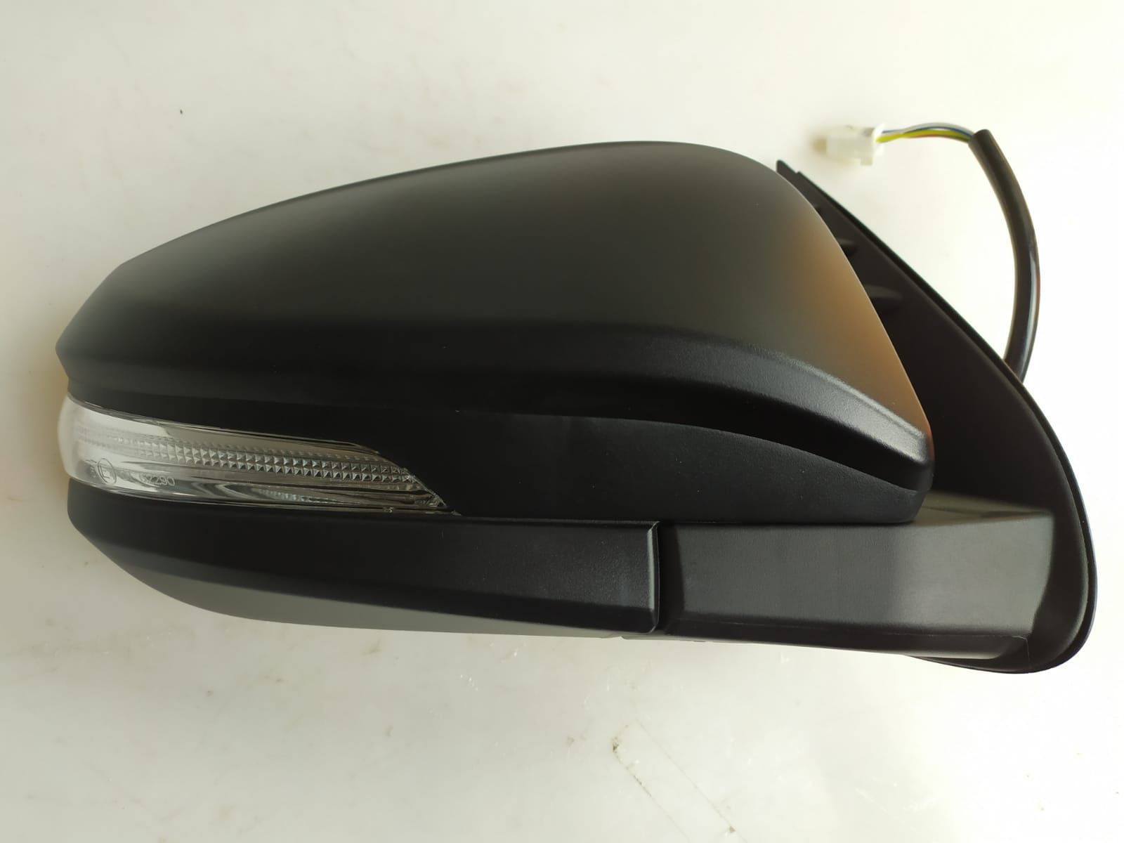 DIŞ DİKİZ AYNASI  HILUX VIGO 2015-ELK SİNYALLİ SİYAH SAĞ