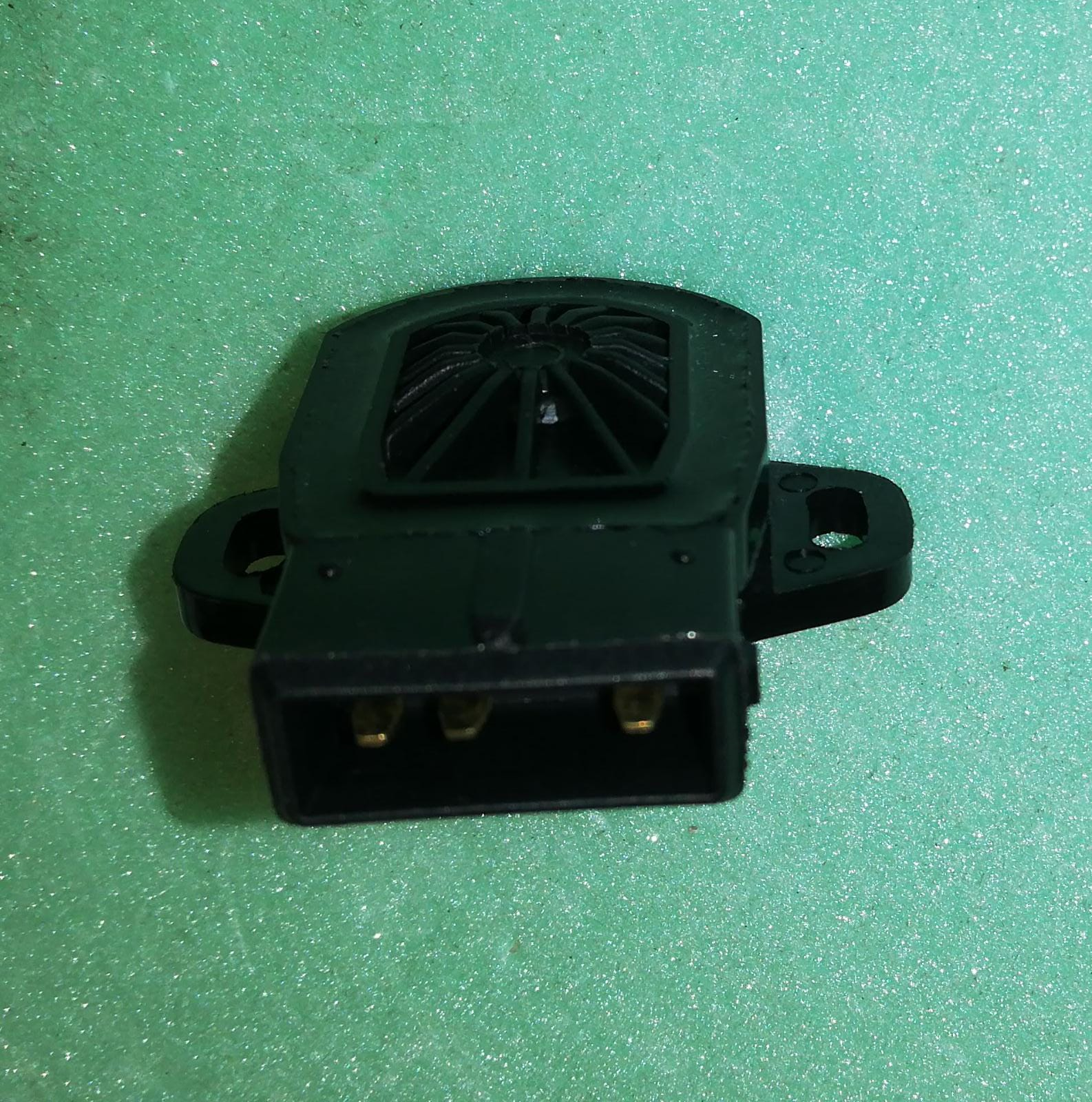 MITSUBISHI CARISMA 1,6 BENZİNLİ - GAZ KELEBEK SENSÖRÜ ( 3 FİŞLİ )