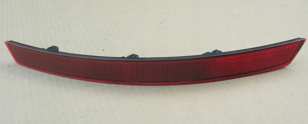 SAĞ ARKA TAMPON REFLEKTÖRÜ SKODA SUPERB 2015-2020