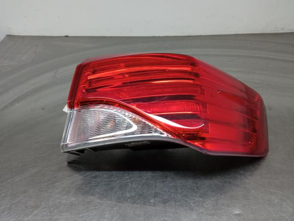 SAĞ STOP LAMBASI LED'Lİ TOYOTA AVENSIS SEDAN 2011-2018 (VALEO)