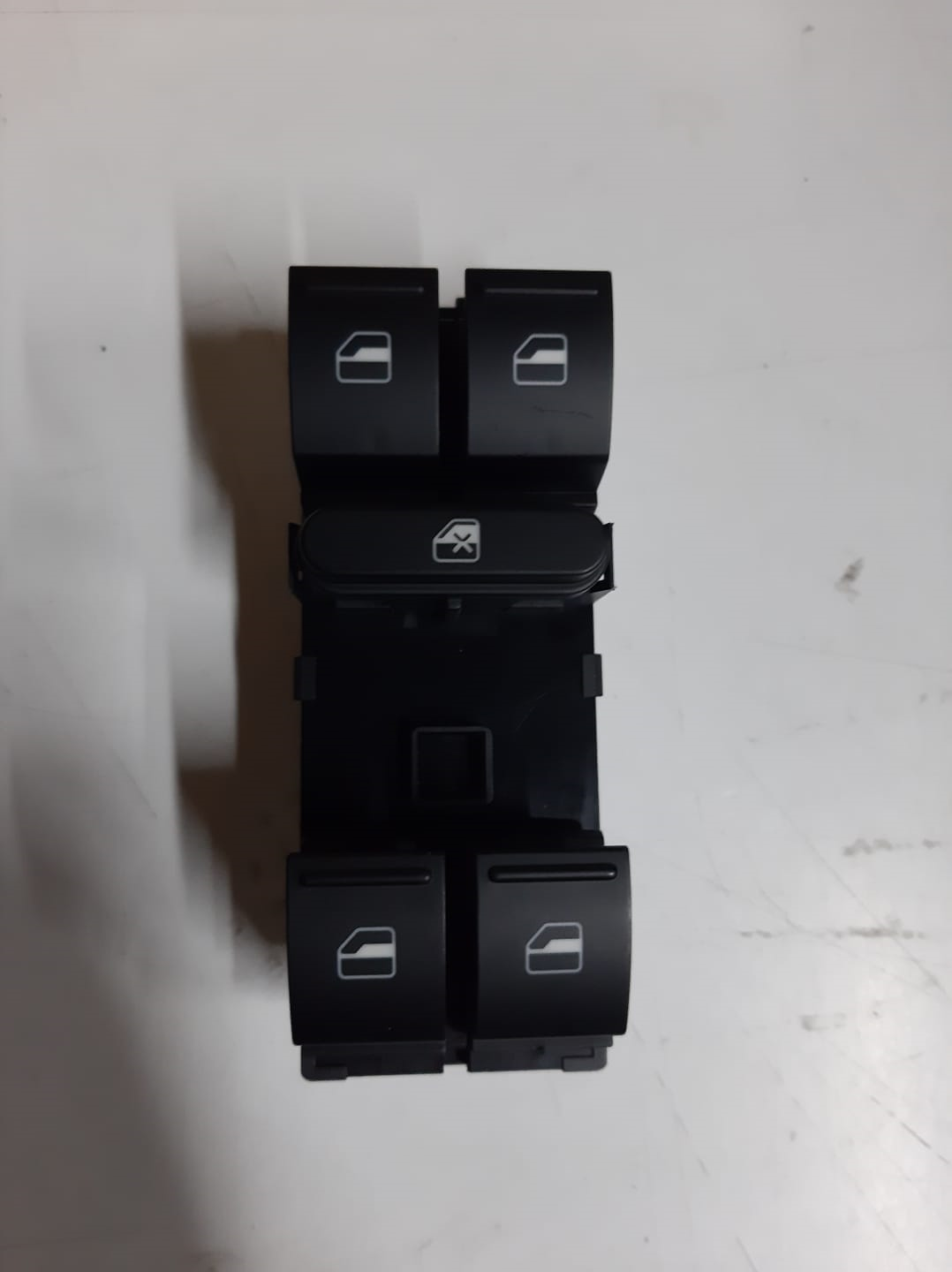 SKODA SUPERB 2008-2015 / ÖN SOL 4 LÜ CAM AÇMA KAPAMA DÜĞMESİ