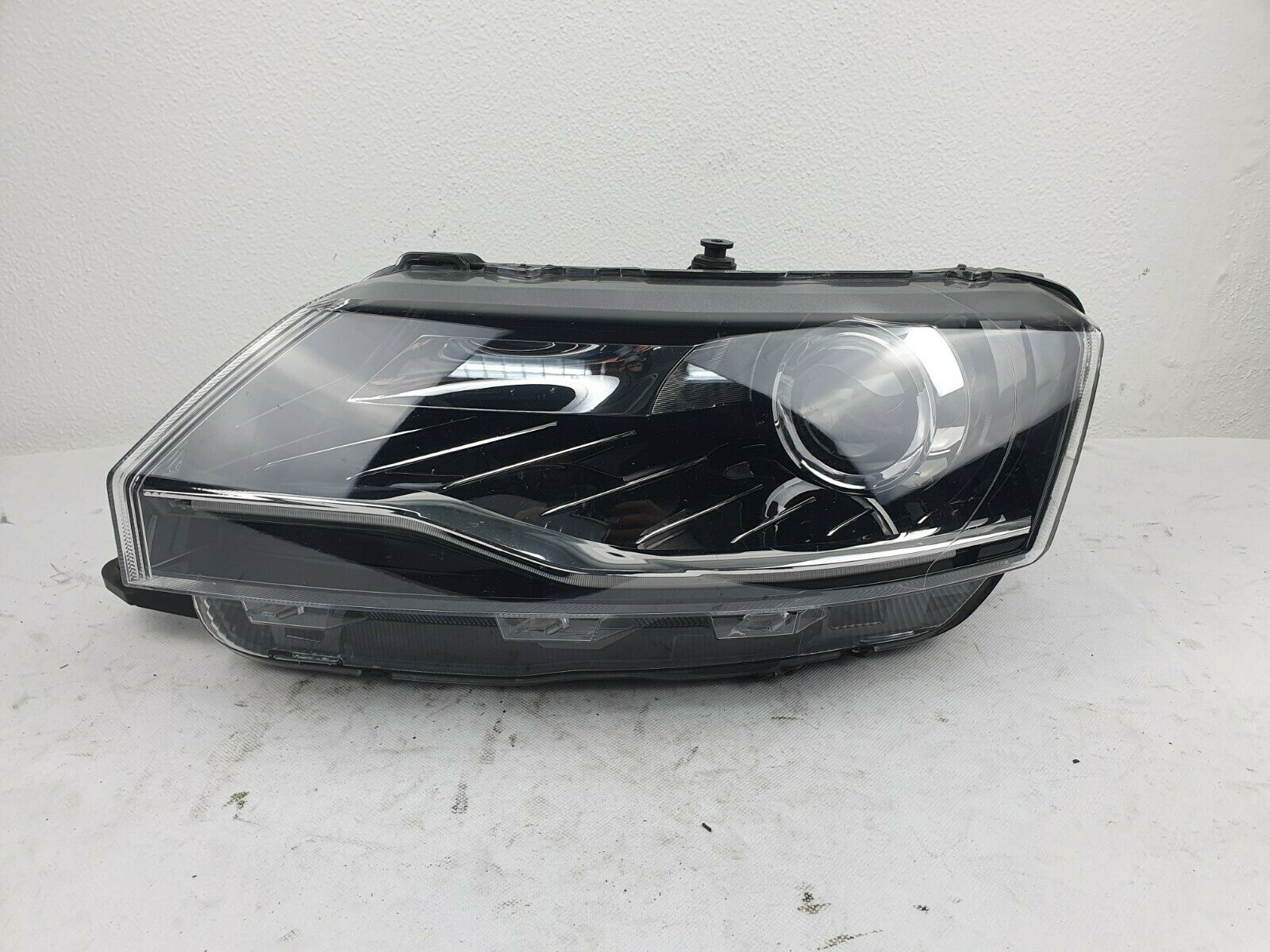 SOL FAR LAMBASI XENON / SKODA RAPID 2013-2018 ( VALEO )