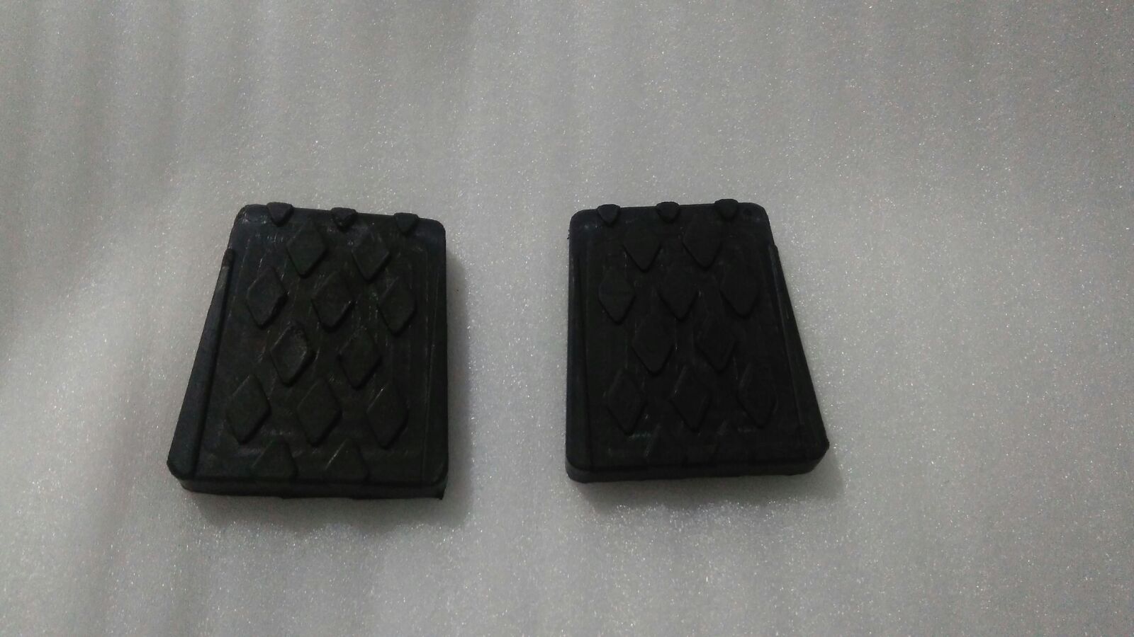 TOYOTA COROLLA 1988-1998 / FREN & DEBRİYAJ PEDAL LASTİĞİ (TAKIM)