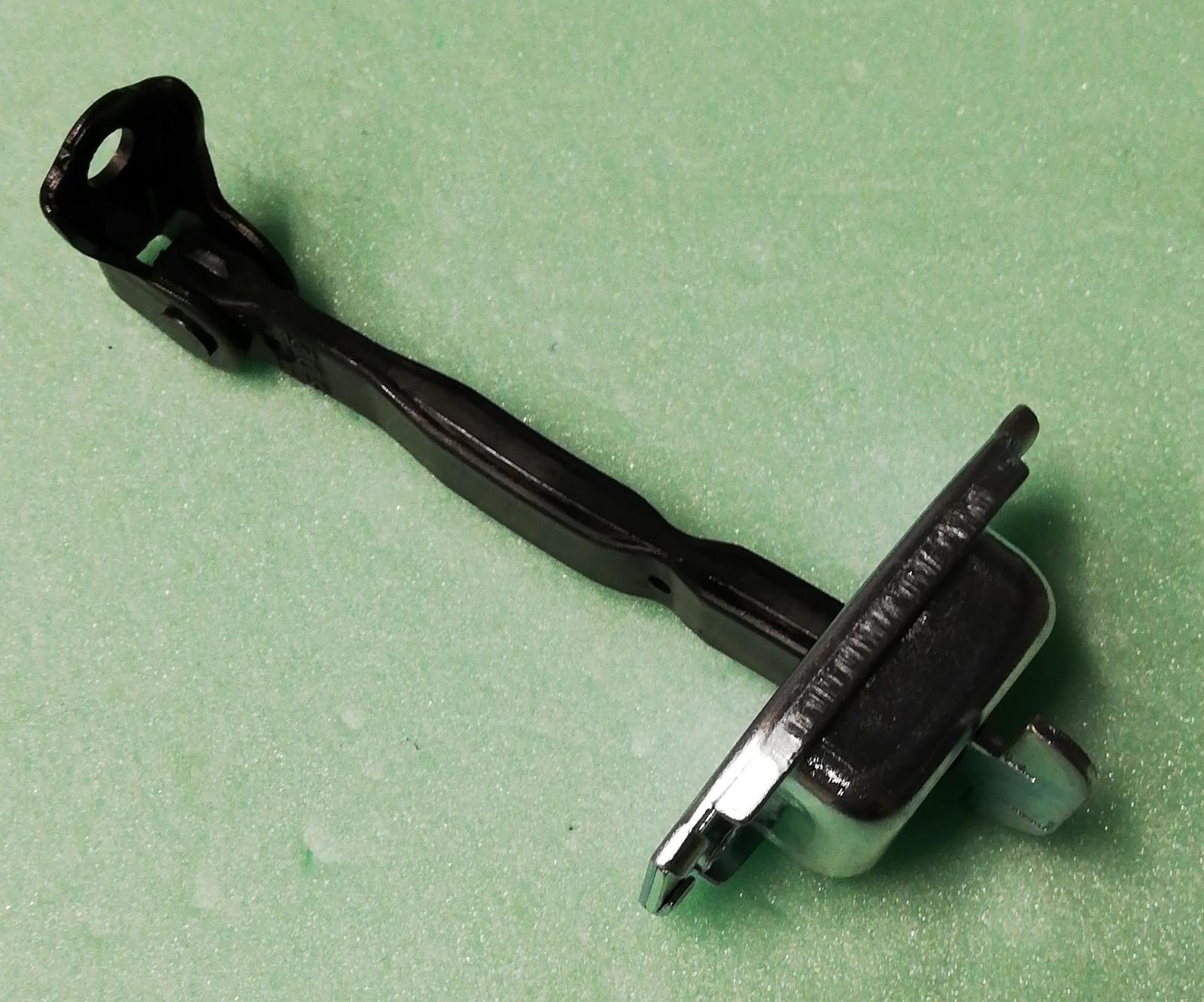 ÖN KAPI GERGİSİ (SAĞ SOL UYUMLU) TOYOTA COROLLA 2003-2007 ARASI